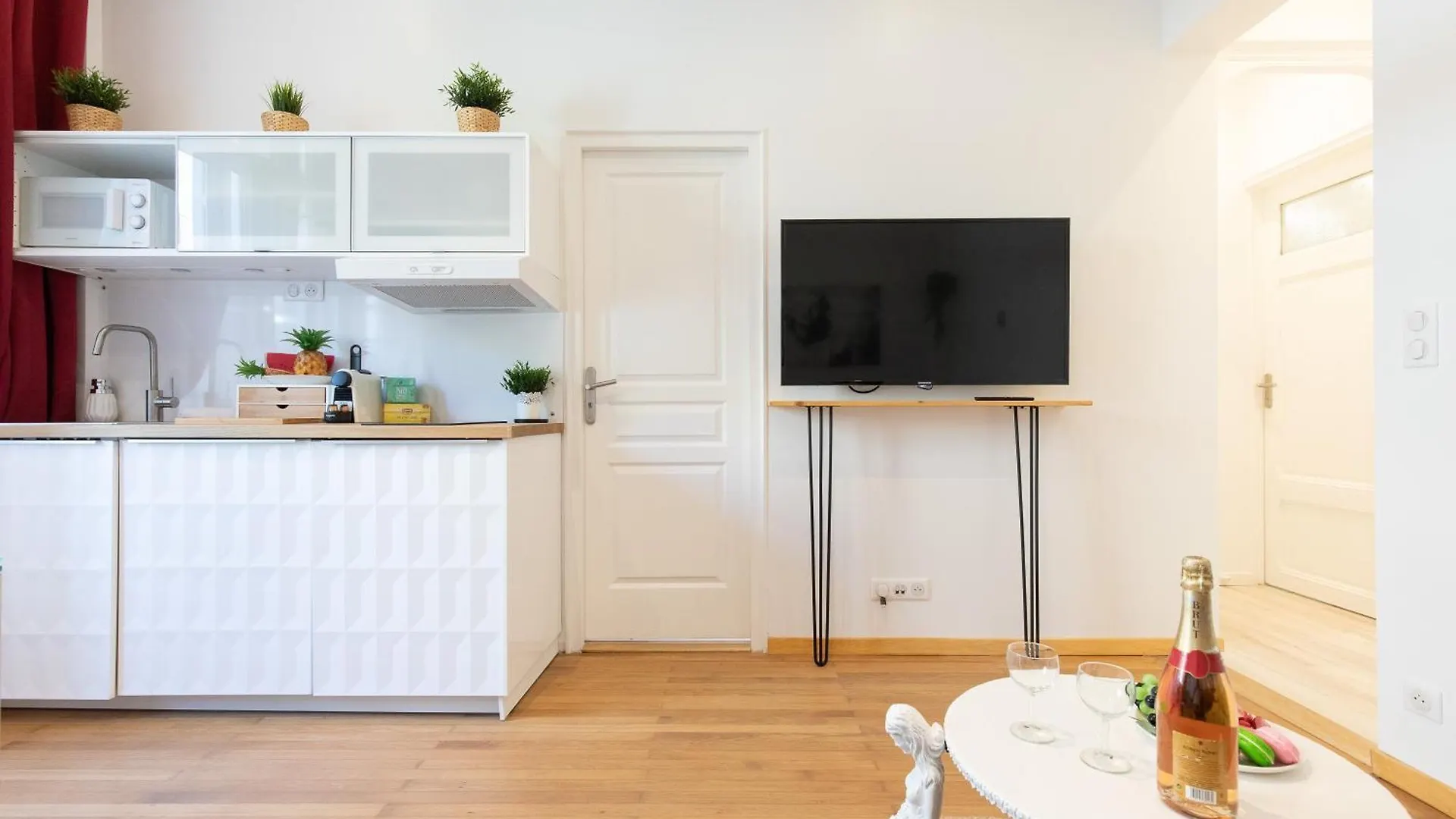 Pelige 5 Yourhosthelper Cannes Apartment