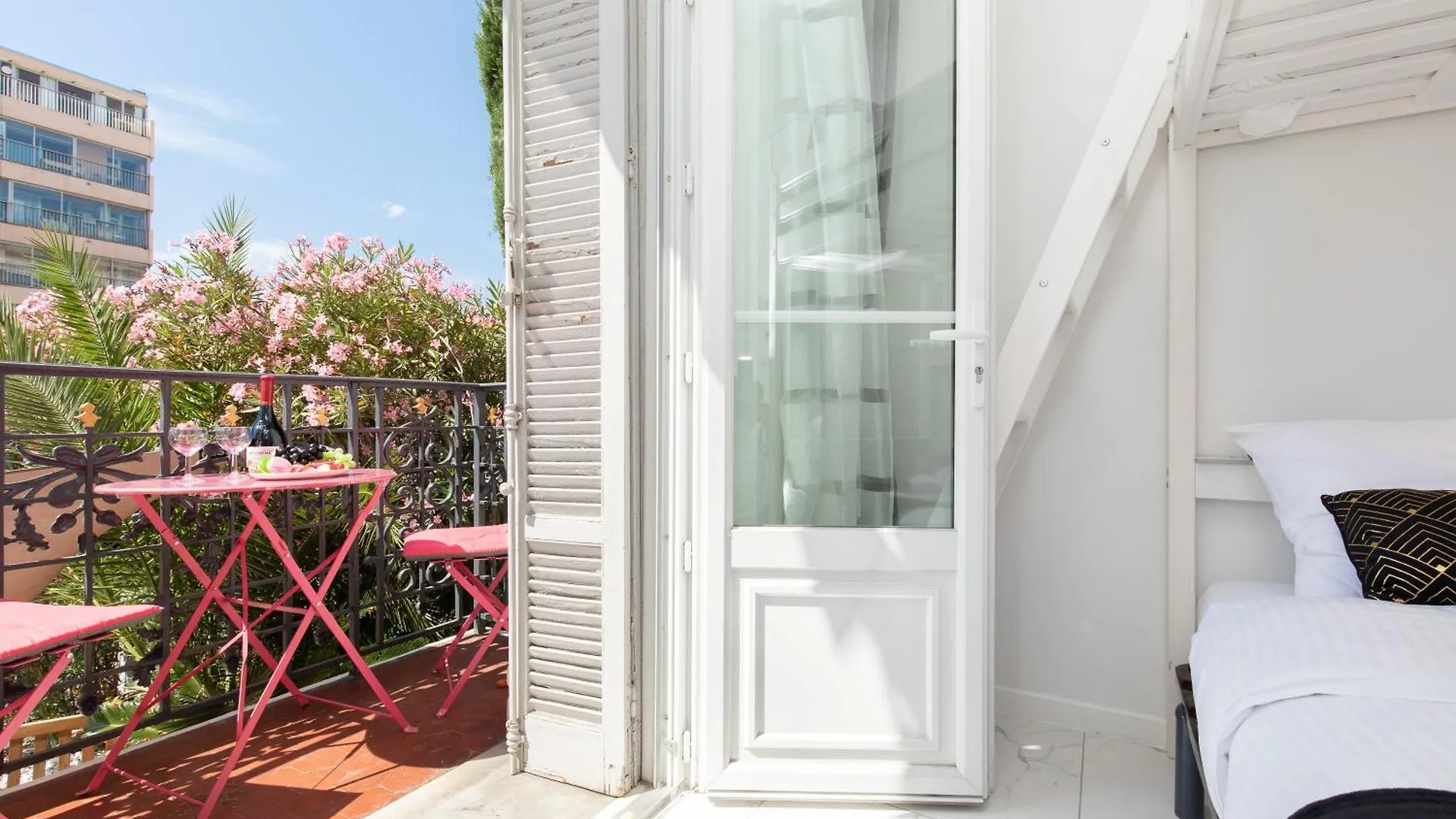 Pelige 5 Yourhosthelper Cannes Apartment